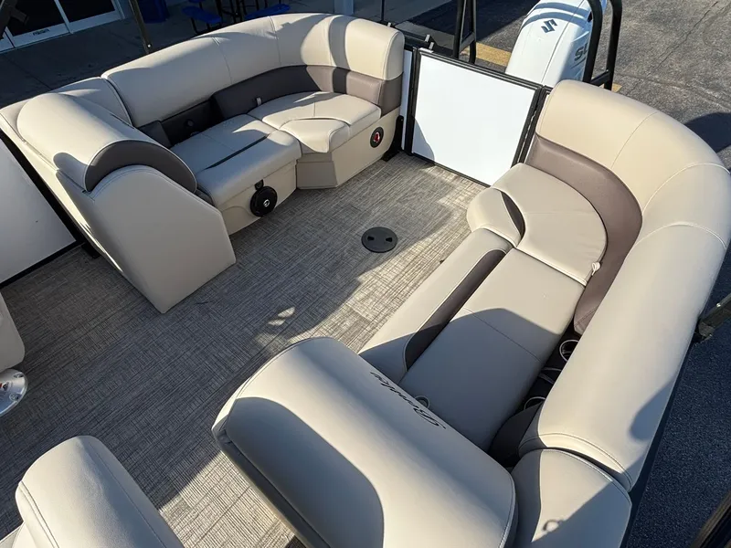 Slide: The Image of Bentley Pontoons 223 LEGACY NAVIGATOR 2026 - 18