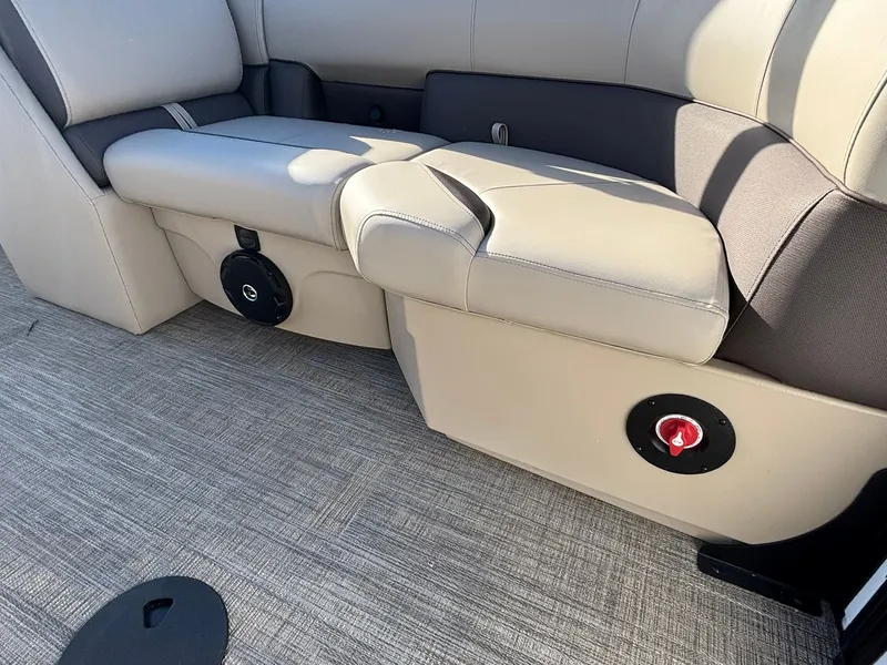 Slide: The Image of Bentley Pontoons 223 LEGACY NAVIGATOR 2026 - 21