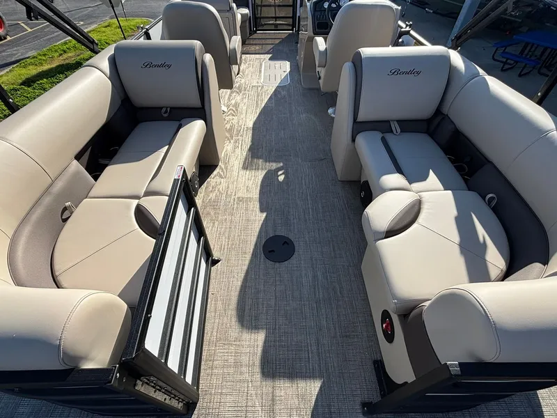 Slide: The Image of Bentley Pontoons 223 LEGACY NAVIGATOR 2026 - 26