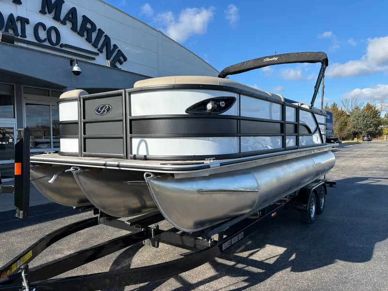 Slide: The Image of Bentley Pontoons 223 LEGACY NAVIGATOR 2026 - 27