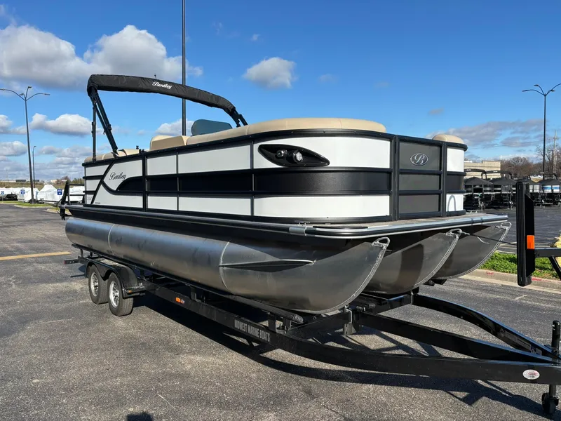 Slide: The Image of Bentley Pontoons 223 LEGACY NAVIGATOR 2026 - 28