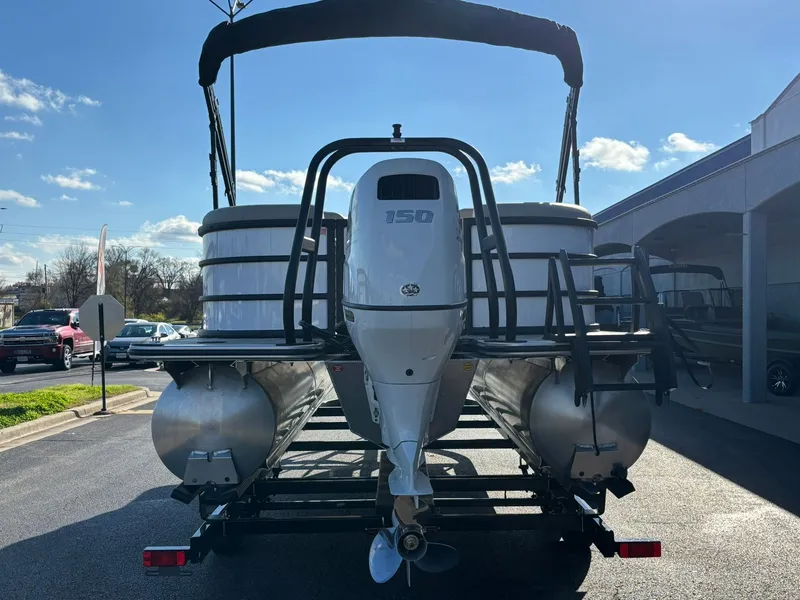 Slide: The Image of Bentley Pontoons 223 LEGACY NAVIGATOR 2026 - 31