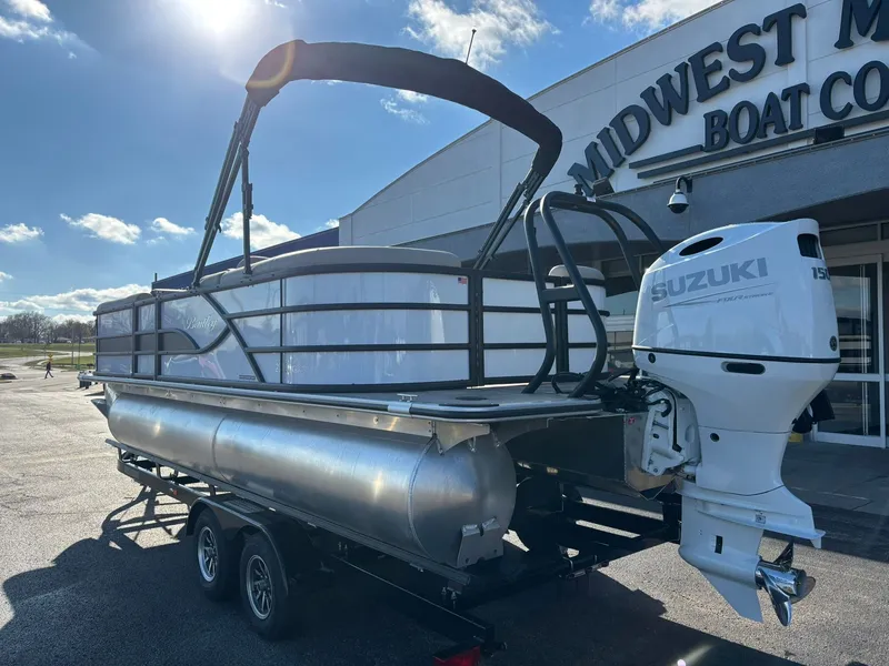 Slide: The Image of Bentley Pontoons 223 LEGACY NAVIGATOR 2026 - 32