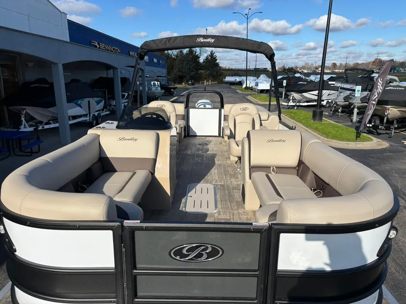 Slide: The Image of Bentley Pontoons 223 LEGACY NAVIGATOR 2026 - 33