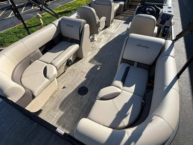 Slide: The Image of Bentley Pontoons 223 LEGACY NAVIGATOR 2026 - 38