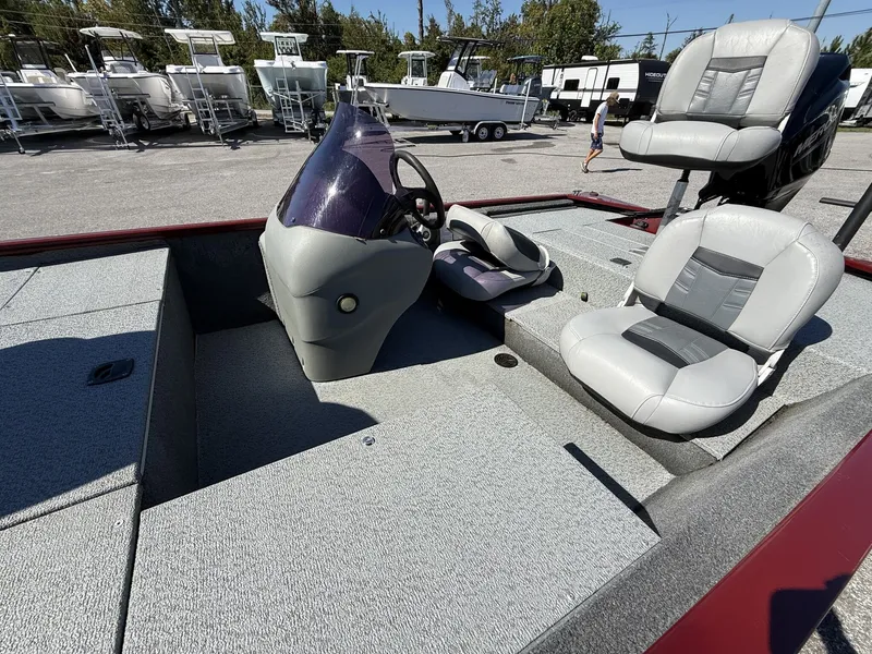 Slide: The Image of Tracker Pro PRO 170 2018 - 8