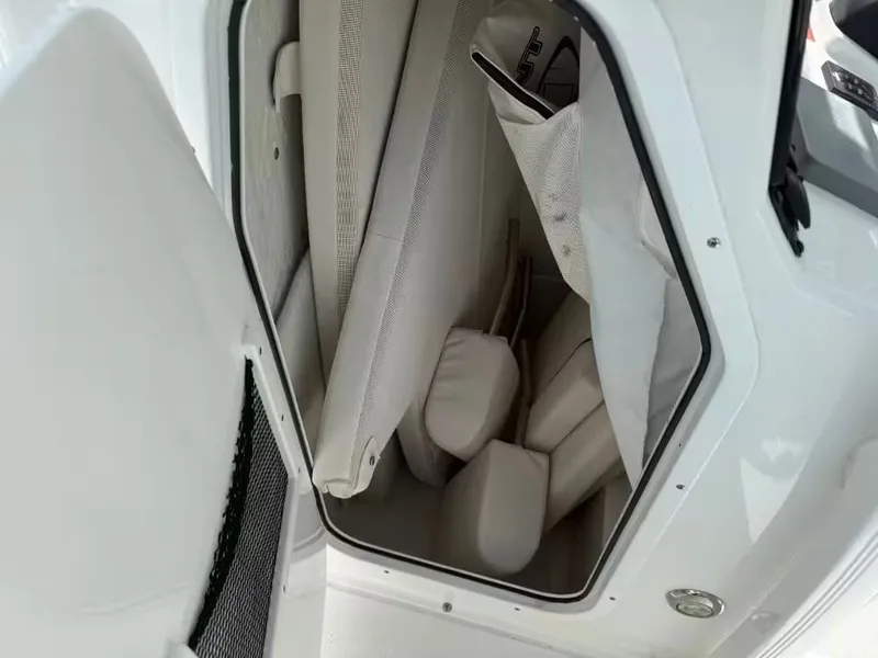 Slide: The Image of Sea Hunt Ultra 234 2020 - 11