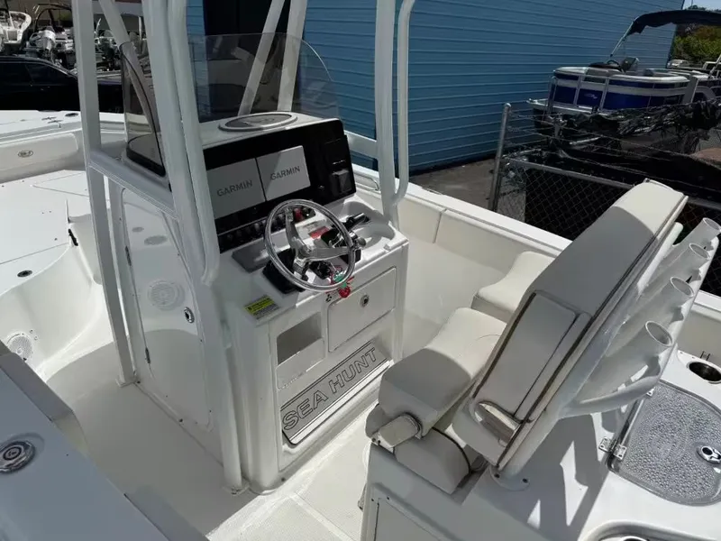 Slide: The Image of Sea Hunt Ultra 234 2020 - 6