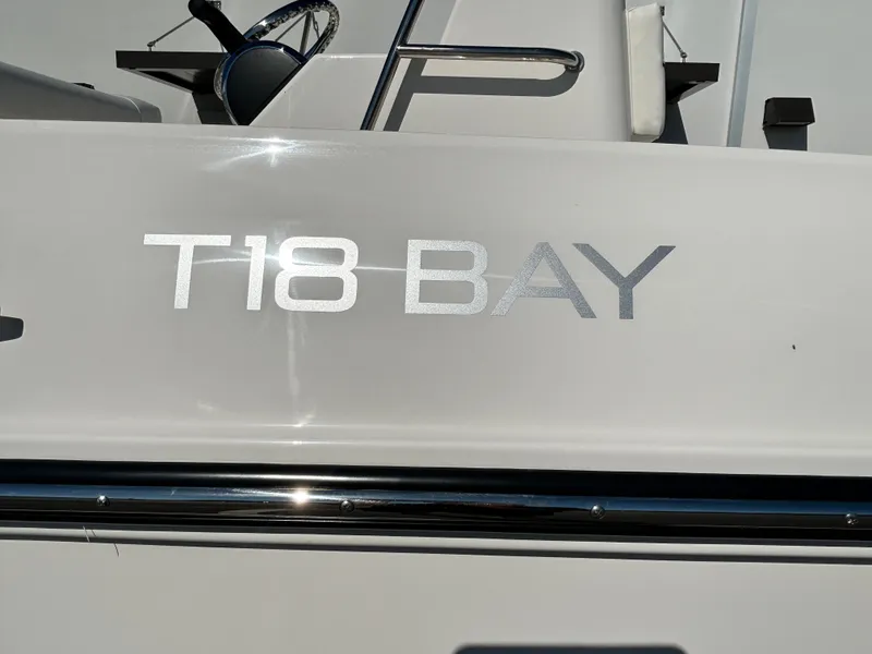 Slide: The Image of Bayliner T18LE 2025 - 11