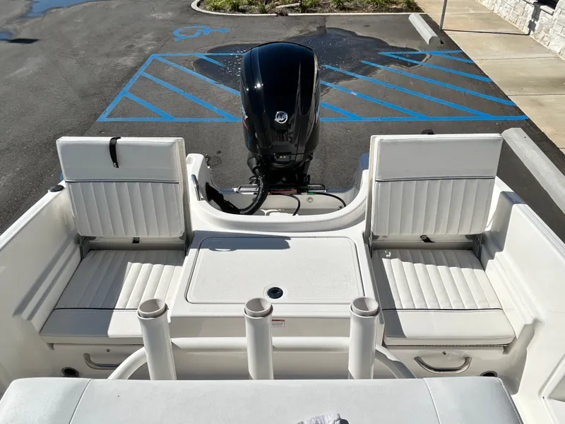 Slide: The Image of Bayliner T18LE 2025 - 15