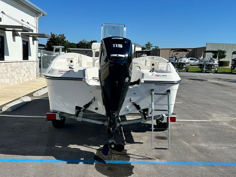 Slide: The Image of Bayliner T18LE 2025 - 6