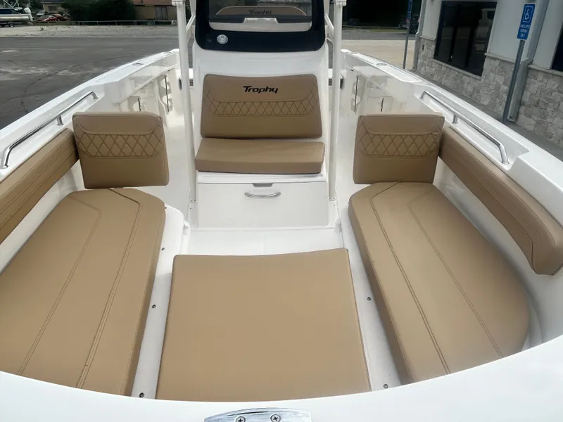 Slide: The Image of Bayliner Trophy 22CC 2026 - 11