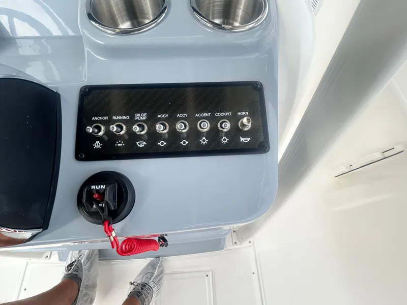 Slide: The Image of Bayliner Trophy 22CC 2026 - 17