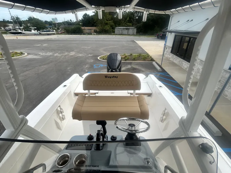 Slide: The Image of Bayliner Trophy 22CC 2026 - 21