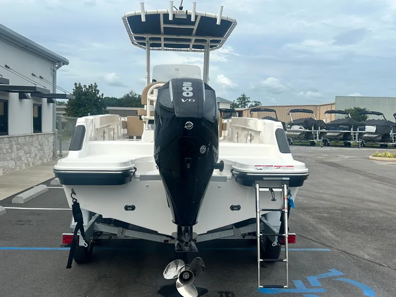 Slide: The Image of Bayliner Trophy 22CC 2026 - 7