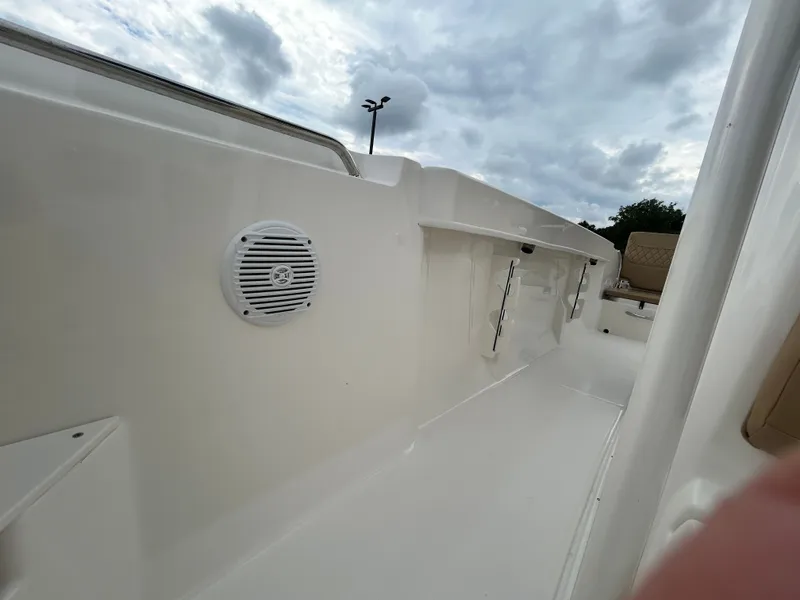 Slide: The Image of Bayliner Trophy 22CC 2026 - 14