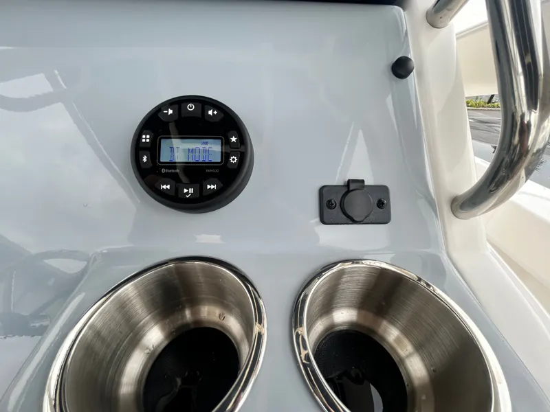 Slide: The Image of Bayliner Trophy 22CC 2026 - 15