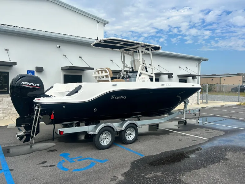 Slide: The Image of Bayliner Trophy 22CC 2026 - 3