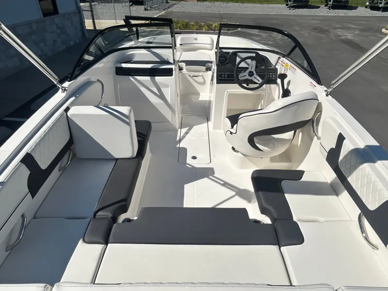 Slide: The Image of Bayliner VR4 Bowrider OB 2025 - 13