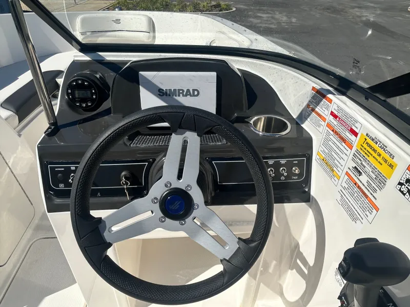 Slide: The Image of Bayliner VR4 Bowrider OB 2025 - 14