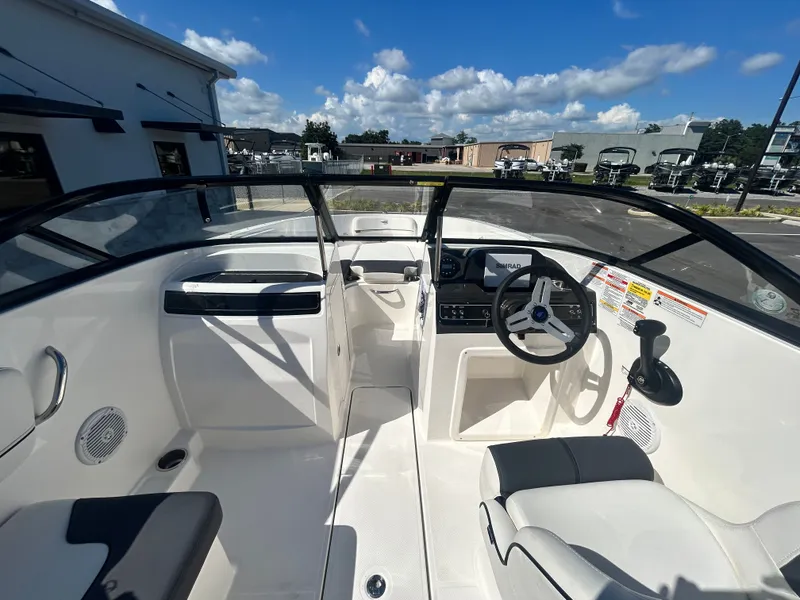 Slide: The Image of Bayliner VR4 Bowrider OB 2025 - 15