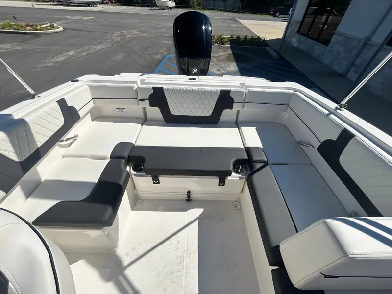 Slide: The Image of Bayliner VR4 Bowrider OB 2025 - 16