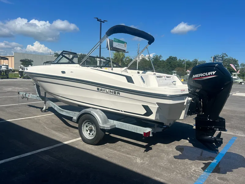 Slide: The Image of Bayliner VR4 Bowrider OB 2025 - 6