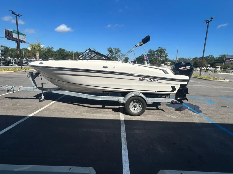 Slide: The Image of Bayliner VR4 Bowrider OB 2025 - 7