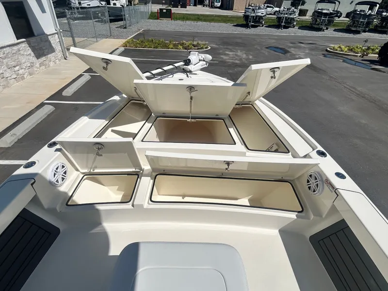 Slide: The Image of Pathfinder 2500 Hybrid 2025 - 13