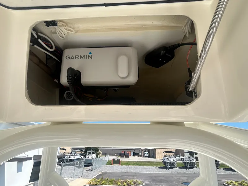 Slide: The Image of Pathfinder 2500 Hybrid 2025 - 24