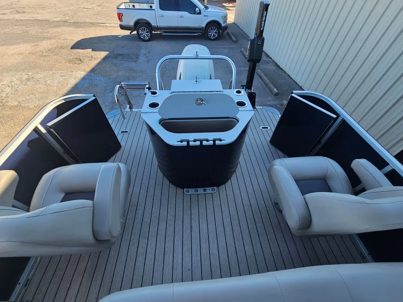 Slide: The Image of Silver Wave 2410 SW5 RLP 2020 - 22