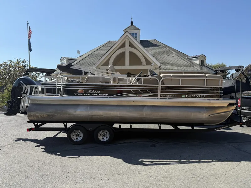 The Image of Tracker Sport Fish 22 DLX XP3 2022 - 1