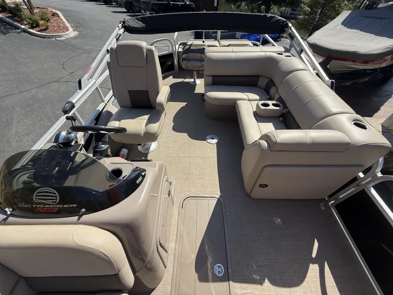 Slide: The Image of Tracker Sport Fish 22 DLX XP3 2022 - 10