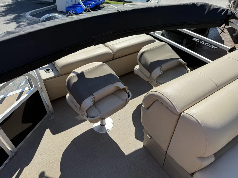 Slide: The Image of Tracker Sport Fish 22 DLX XP3 2022 - 13