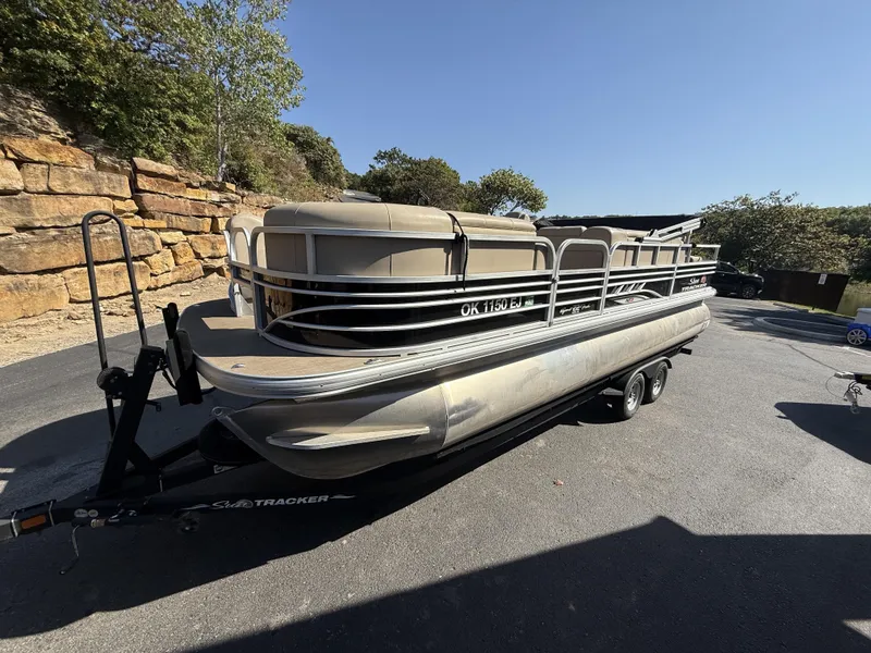 Slide: The Image of Tracker Sport Fish 22 DLX XP3 2022 - 5