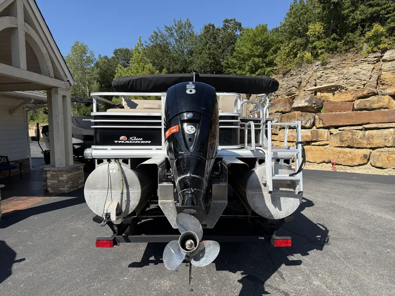 Slide: The Image of Tracker Sport Fish 22 DLX XP3 2022 - 6