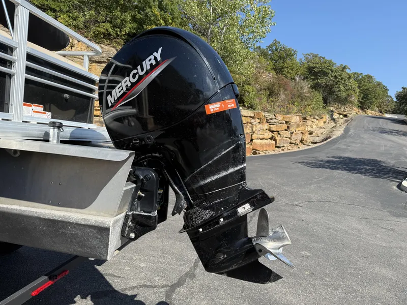 Slide: The Image of Tracker Sport Fish 22 DLX XP3 2022 - 7