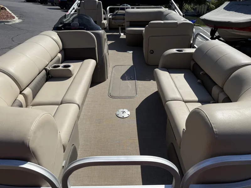 Slide: The Image of Tracker Sport Fish 22 DLX XP3 2022 - 8