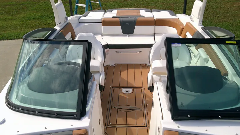 Slide: The Image of Chaparral 23 SSi 2026 - 17