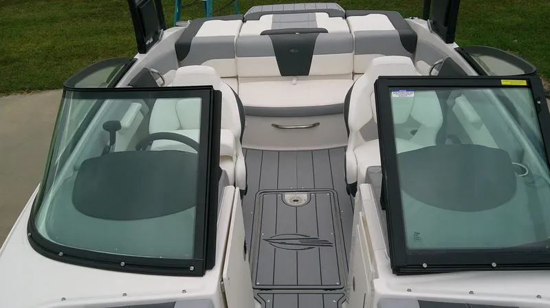 Slide: The Image of Chaparral 21 SSi 2026 - 16