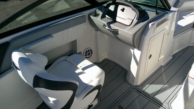 Slide: The Image of Chaparral 21 SSi 2026 - 17