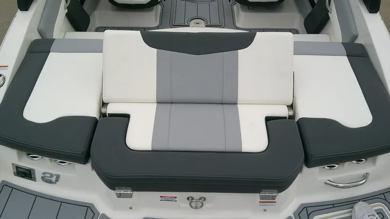 Slide: The Image of Chaparral 21 SSi 2026 - 8