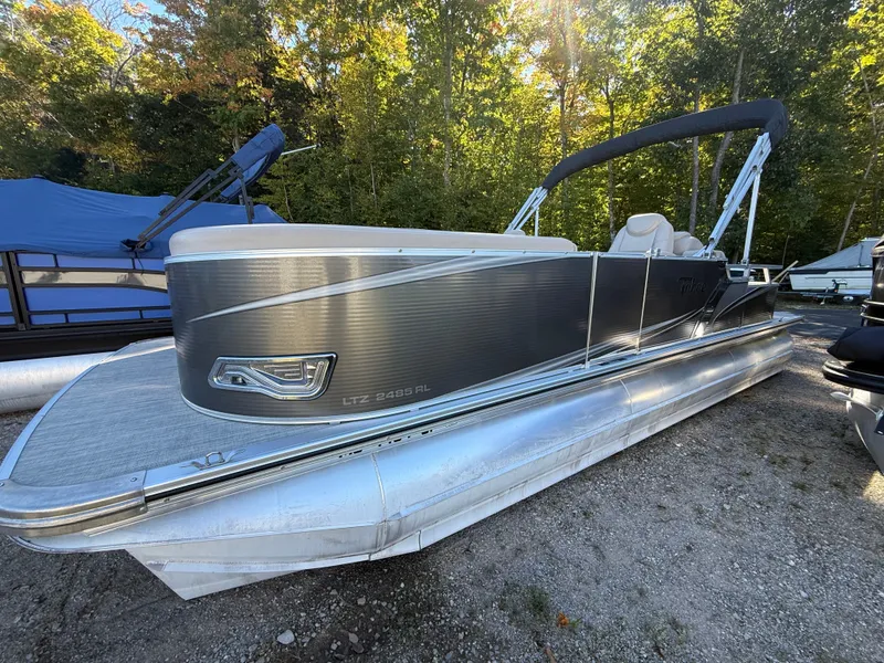 The Image of Tahoe LTZ 2485 2018 - 1