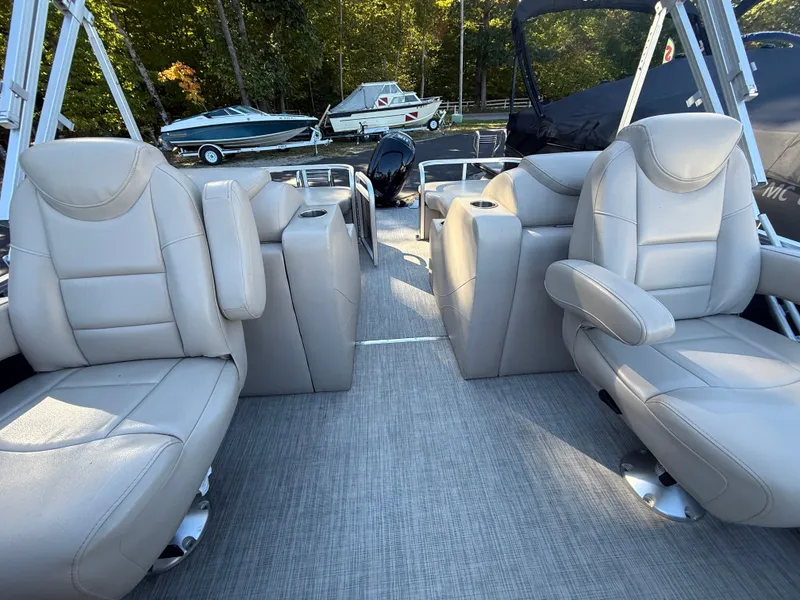 Slide: The Image of Tahoe LTZ 2485 2018 - 10