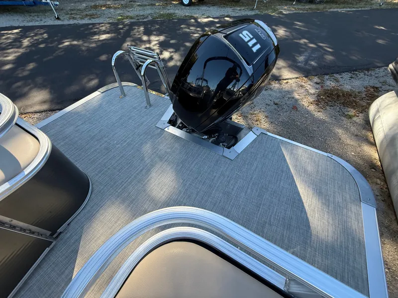 Slide: The Image of Tahoe LTZ 2485 2018 - 12