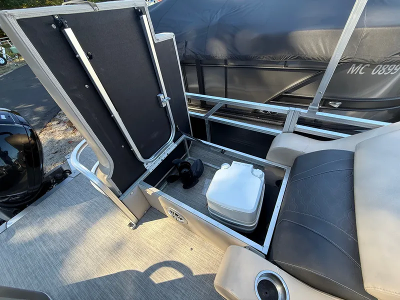 Slide: The Image of Tahoe LTZ 2485 2018 - 13