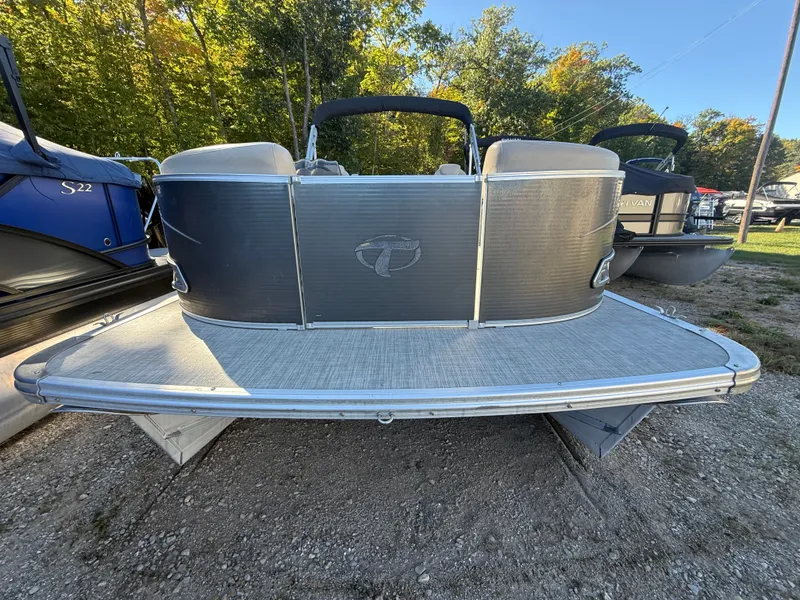 Slide: The Image of Tahoe LTZ 2485 2018 - 14