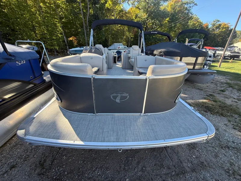 Slide: The Image of Tahoe LTZ 2485 2018 - 15