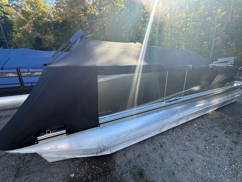 Slide: The Image of Tahoe LTZ 2485 2018 - 3