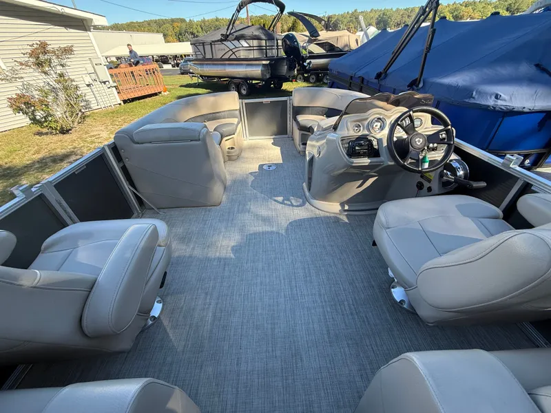 Slide: The Image of Tahoe LTZ 2485 2018 - 4